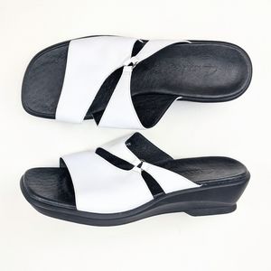 Clarks White Leather Slip On Sandals Size 8.5
